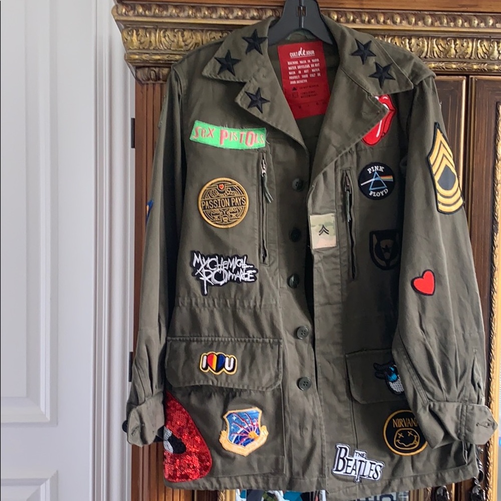 Super gorgeous army jacket with patches